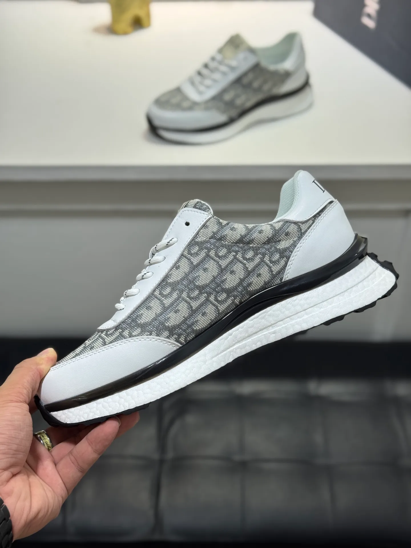 Men's shoes 💰440 [New style] 🐬🐬Original quality (Dior) latest style 🎁casual and fashionable men's shoes👟hot style💥simple and elegant style, exclusive for trendy men. Unique official website new and most brand elements👑original decoration, imported cowhide stitching with classic fabrics, fashionable and generous accessories, ✅foamed TPU wear-resistant** outsole, light and comfortable. Size: 38-44 (45 customized bye bye